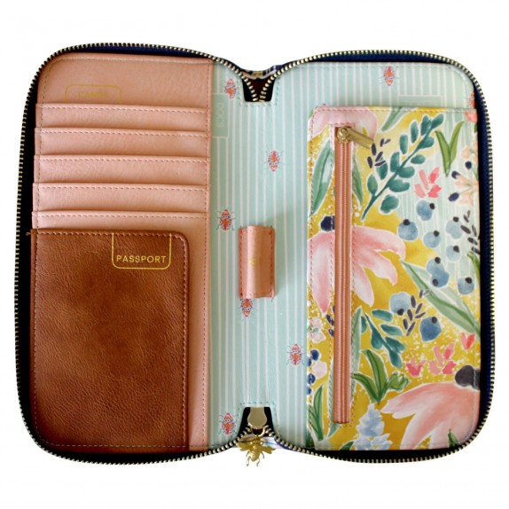 Ταξιδιωτικό Πορτοφόλι Eden-Διαστάσεις: 23,5εκ. x 13εκ. x 2εκ.