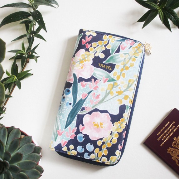 Ταξιδιωτικό Πορτοφόλι Eden-Διαστάσεις: 23,5εκ. x 13εκ. x 2εκ.